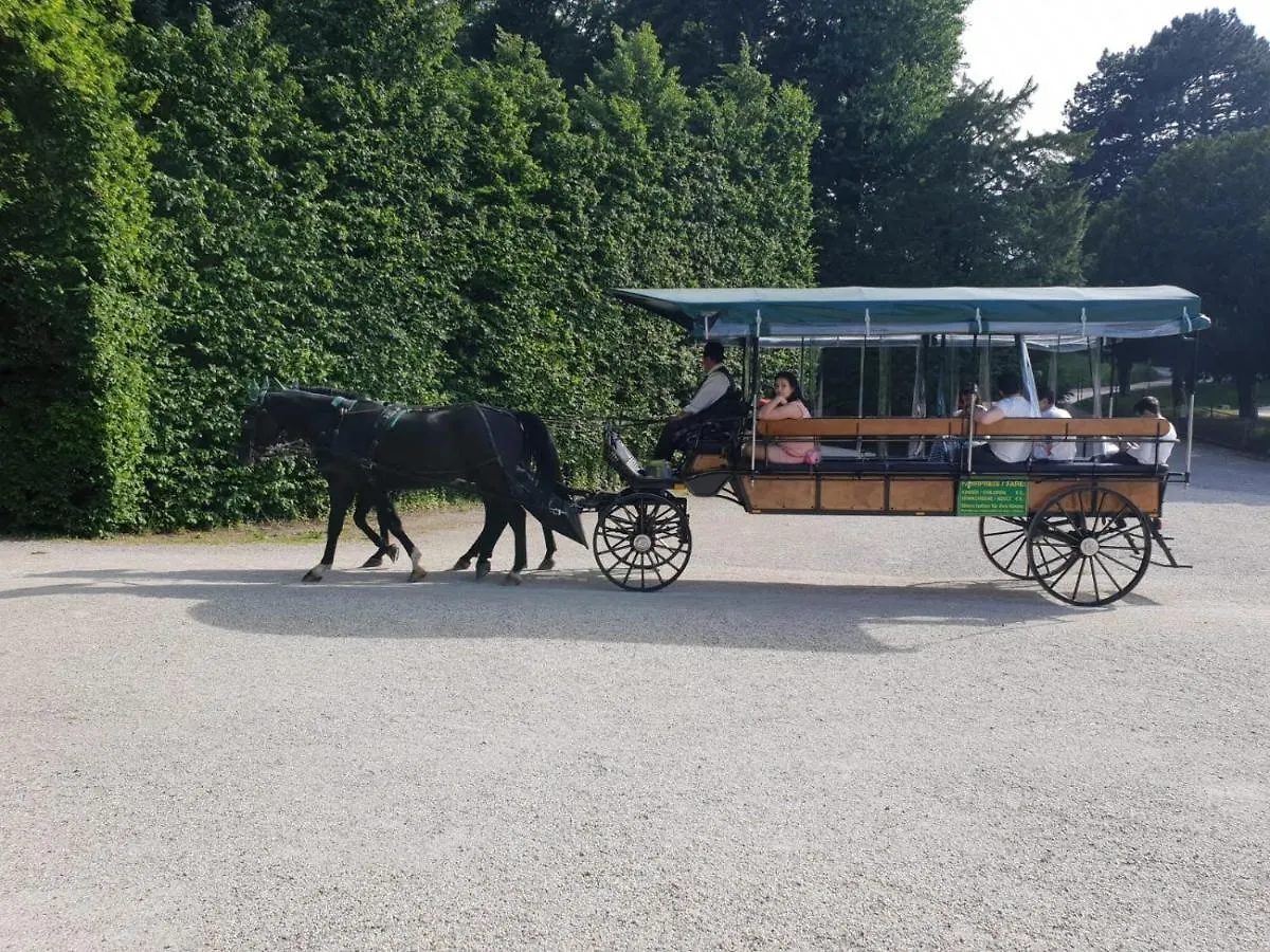 Mauthaus Schoenbrunn Vienna 0*,