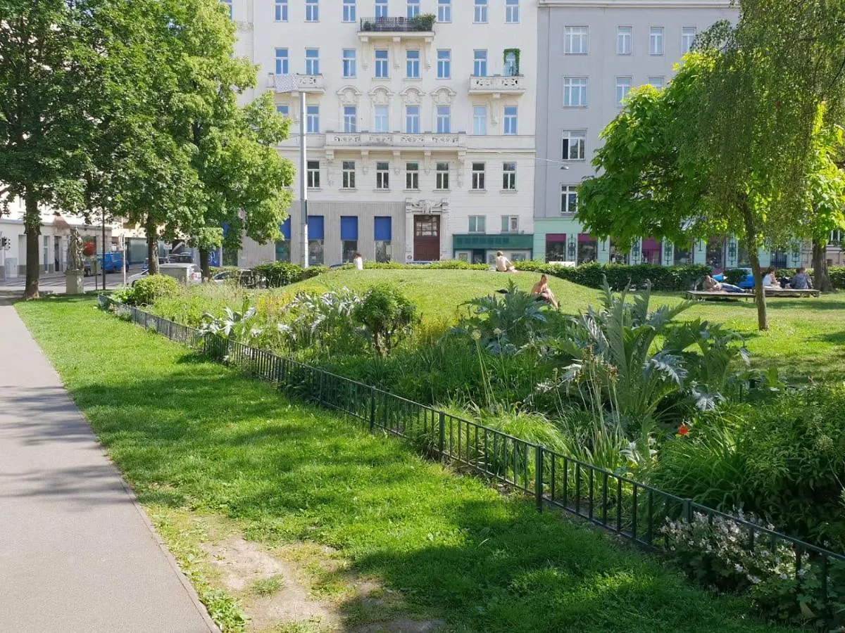 Apartment Mauthaus Schoenbrunn Vienna